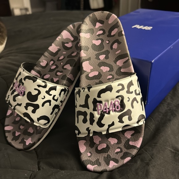 P448 pleo/cow slides NIB EU 38 size 7.5/8 US - Picture 5 of 5